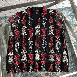 Short Sleeve Top with Flower Detail